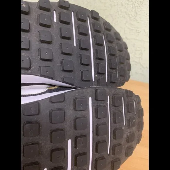 Nike Waffle One Womens Size 9 Running Sneaker‎ Shoes DC2533 001 Black White - Picture 11 of 11